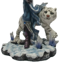 figurine de f&eacute;e avec enfant et tigre blanc