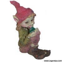 figurine pixie avec pierre