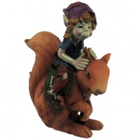 Figurine Pixie sur ecureuil de course