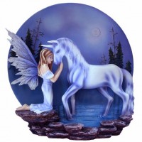 figurine de f&eacute;e avec licorne