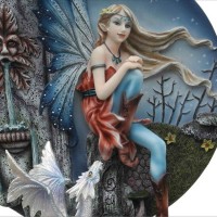 figurine de f&eacute;e avec dragon